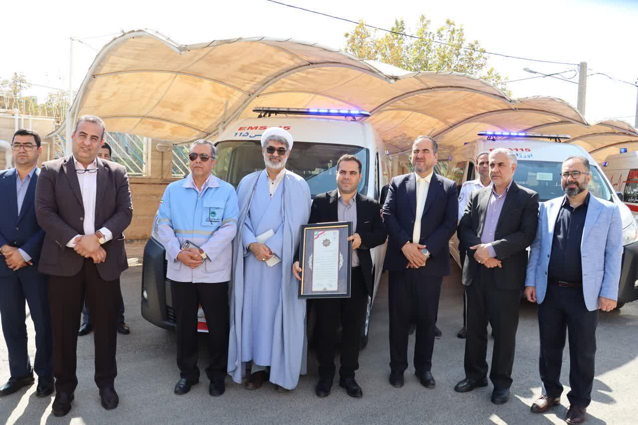 آیین رونمایی از ۵ دستگاه آمبولانس اهدایی خانواده‌های معظم شهیدان اسفندانی و جعفرآبادی
